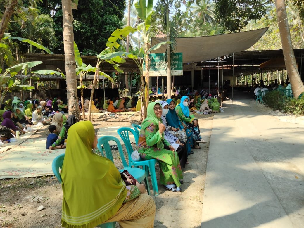 Pengajian Ahad Legi Mulimat NU Ranting Hargorejo di Padukuhan Anjir